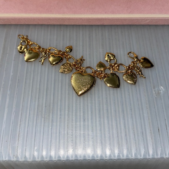 1928 things for Remembered Gold Tone Charms, hearts, cherubs & Locket Bracelet - Picture 3 of 13